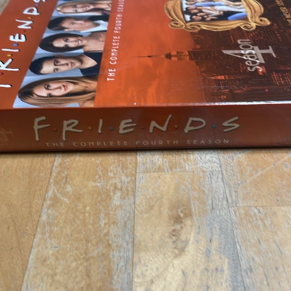 New in package Friends season 4 dvd box set - Picture 3 of 3